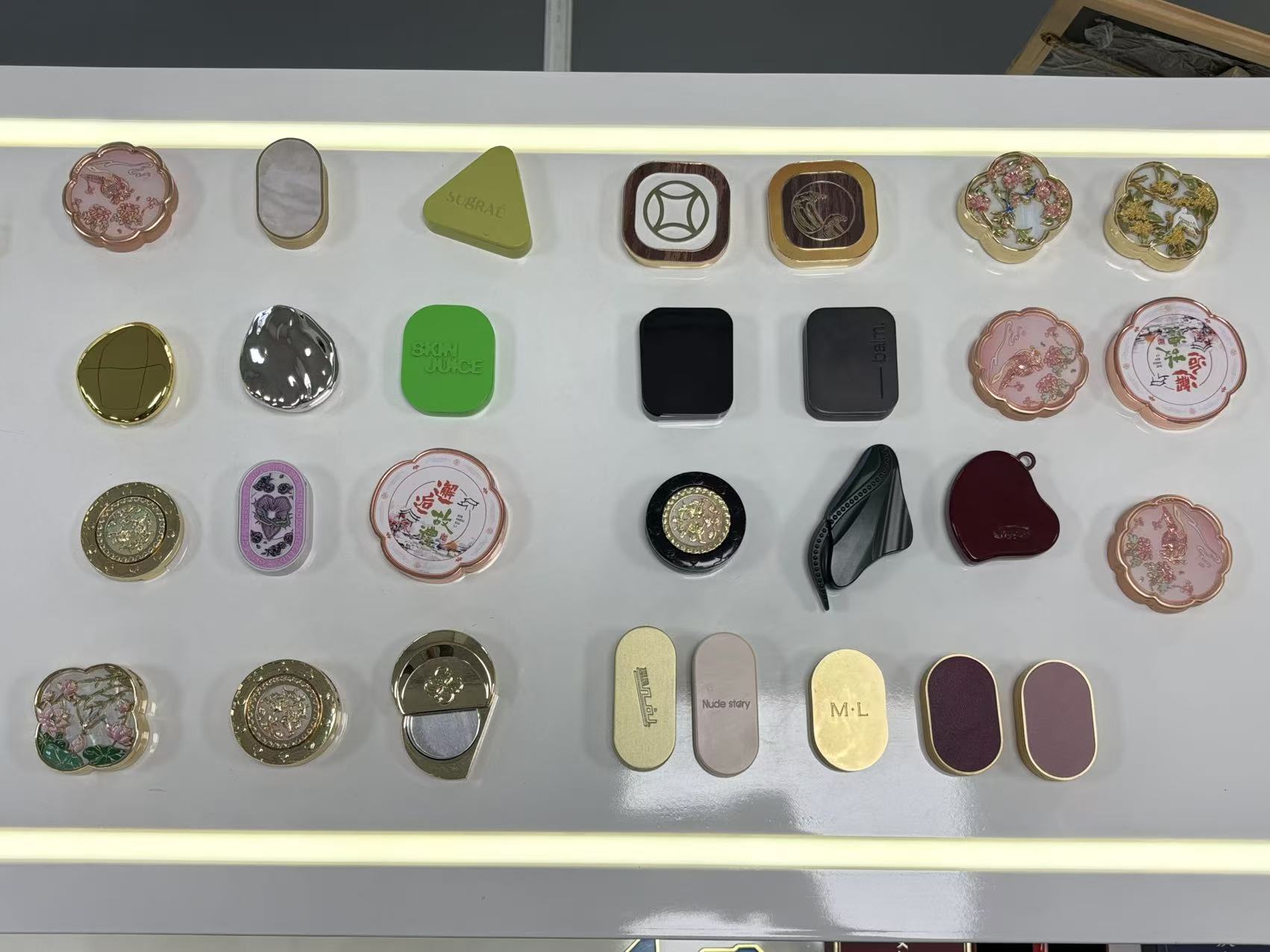 香膏盒展示
